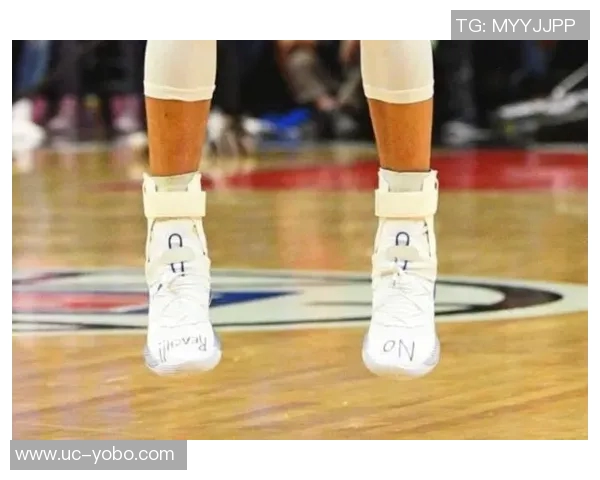 库里穿安踏鞋引发克莱赞叹希望他能赢但也表示敬意